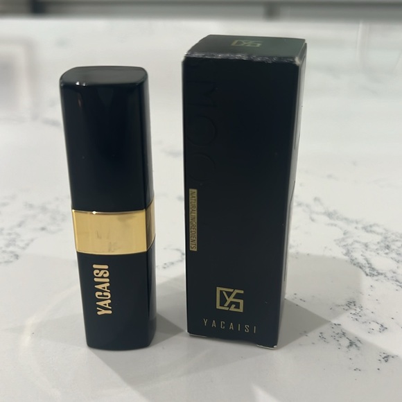 Yacaisi Black Rose Lipstick, Red cherry healthy lipstick, new, Classic Bright, - Picture 4 of 5